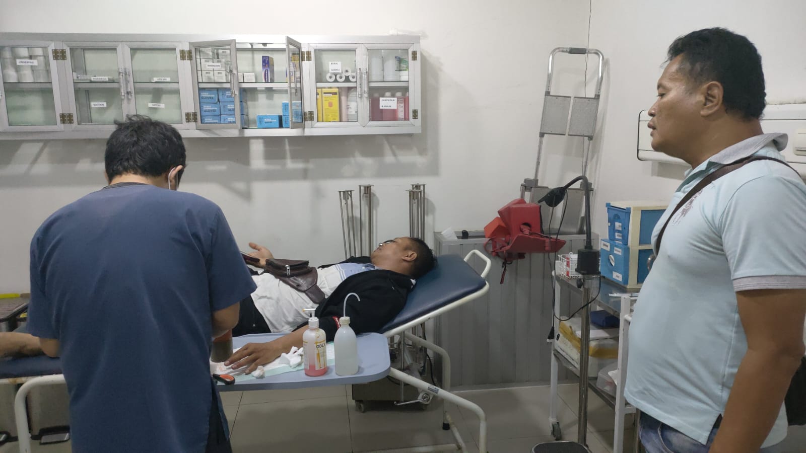 Foto: Satu Anggota Polisi Ditabrak Remaja Saat Berusaha Bubarkan Tawuran di Pontianak | Pifa Net
