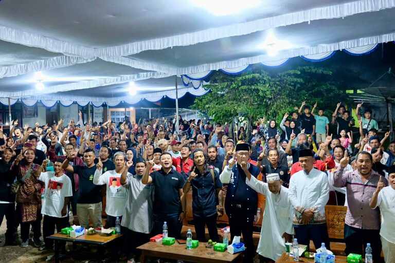 Foto: Sutarmidji Rapatkan Barisan dengan Relawan dan Pendukung di Tanah Pinoh, Fokus pada Pembangunan Infrastruktur dan Demokrasi | Pifa Net