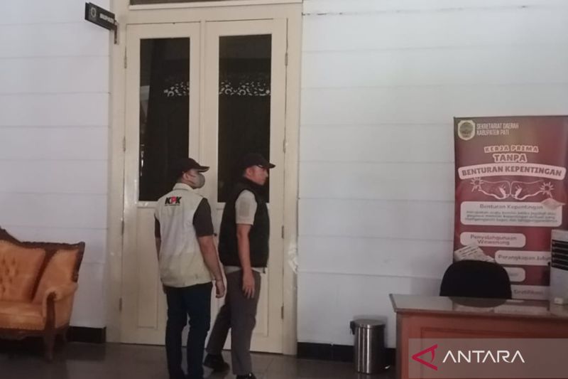 Foto: KPK Geledah Rumah Dinas dan Kantor Bupati Pati Tindak Lanjut OTT Sudewo | Pifa Net