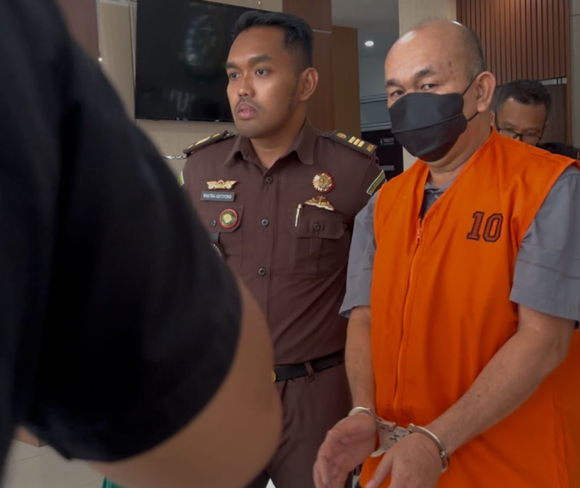 Foto: Kadis Kominfo Kalbar Ditahan Terkait Kasus Korupsi Proyek Serat Optik Rp 6 Miliar | Pifa Net