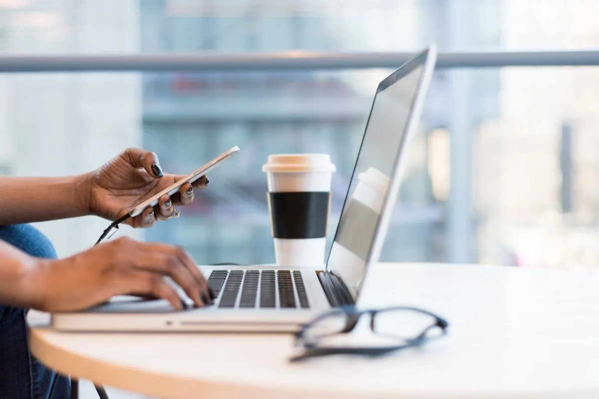 Foto:   Fitur AI di LinkedIn Kurang Diminati, CEO Soroti Risiko Profesional | Pifa Net