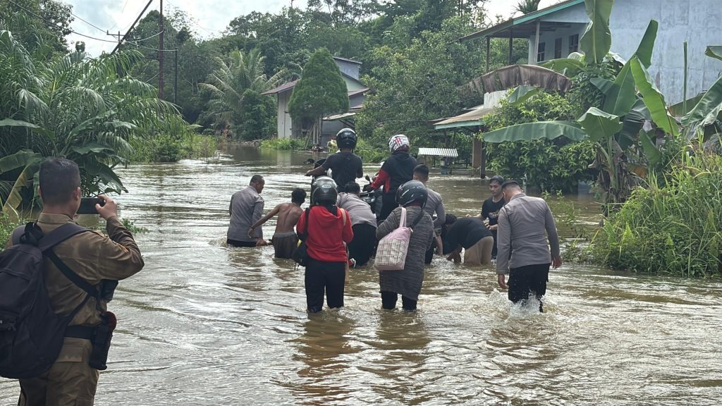 Foto: Banjir Rendam Puluhan Desa di Sekadau | Pifa Net