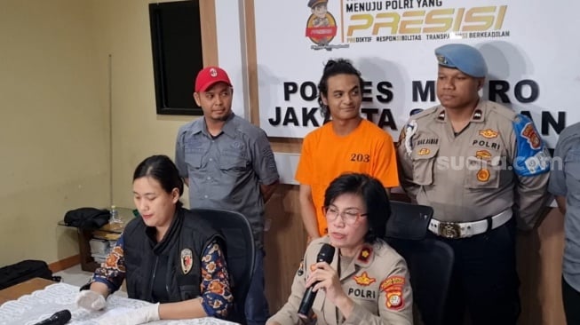 Foto: LM Ngaku Hamil 9 Mei 2024 Usai 10 Kali Berhubungan Badan dengan Vadel Badjideh | Pifa Net