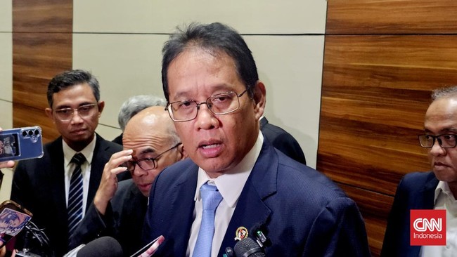Foto: Purbaya Bantah Berobat ke Klinik Alternatif, Sebut Kunjungan ke Sukoharjo untuk Temui Keluarga | Pifa Net