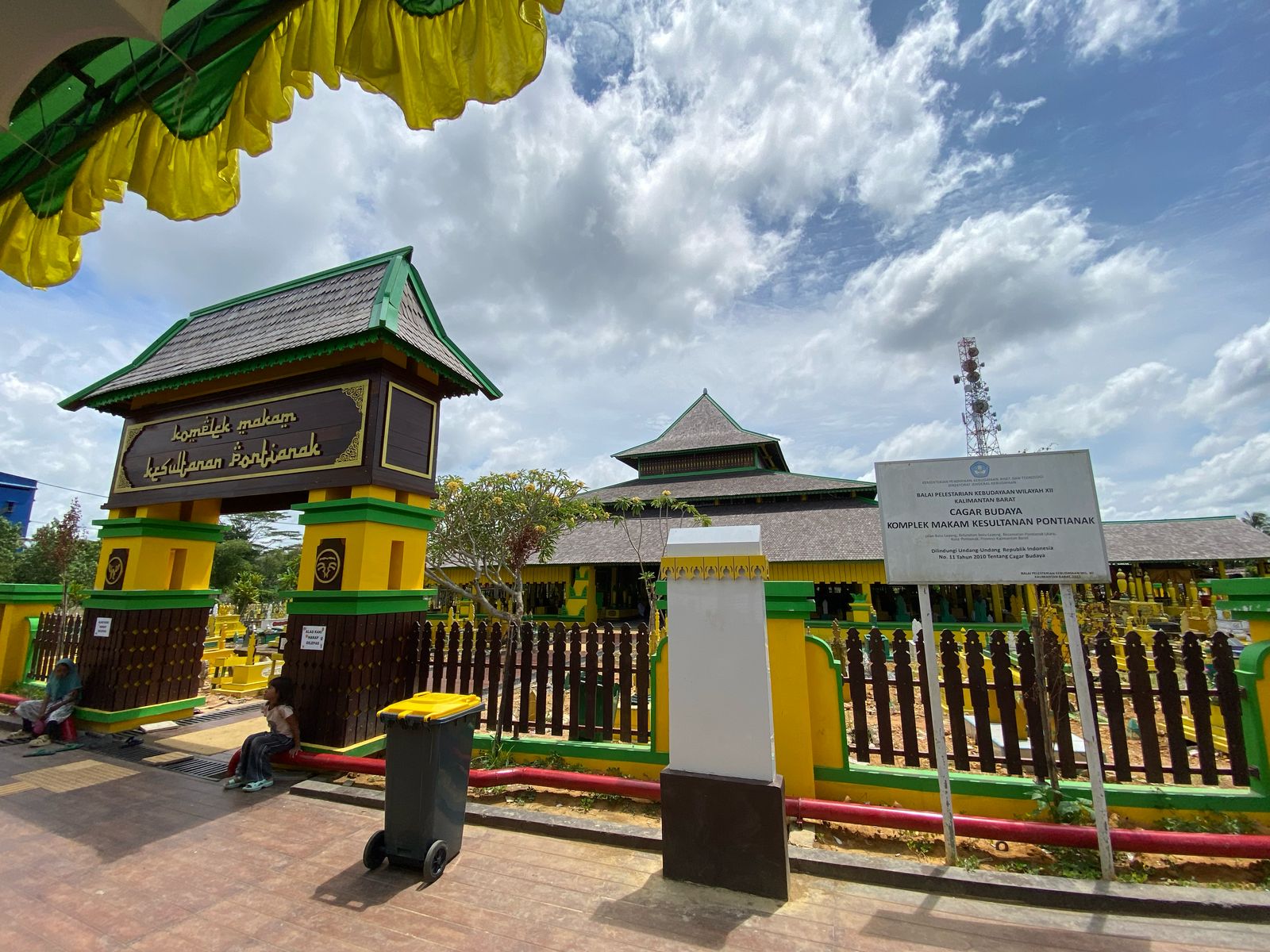 Foto: Suasana Baru Makam Kesultanan Pontianak Usai Direvitalisasi dengan Biaya APBN Rp 21 Miliar | Pifa Net