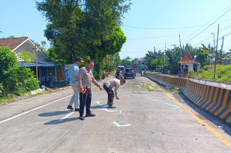 Foto: Kecelakaan Beruntun Libatkan 6 Kendaraan di Probolinggo, 4 Orang Tewas | Pifa Net