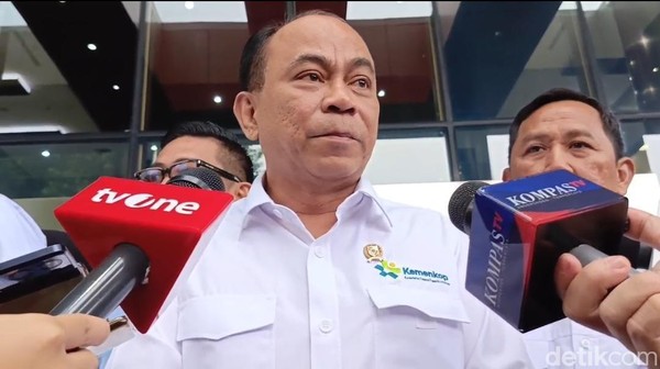 Foto: Budi Arie Setiadi Bantah Keterlibatan dalam Kasus Judi Online, Klaim Ditawarkan Bisnis Judi oleh Politisi | Pifa Net