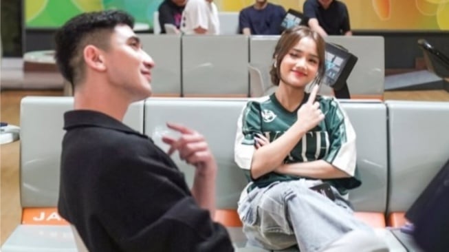Foto:   Fuji dan Verrell Bramasta Pamer Momen Ngabuburit, Komentar Venna Melinda Jadi Sorotan | Pifa Net