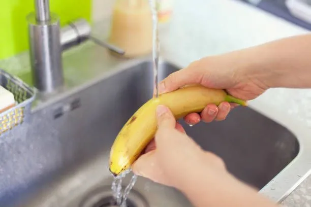 Foto: Jangan Sepelekan! Ini Alasan Pisang Perlu Dicuci Sebelum Disimpan atau Dimakan | Pifa Net