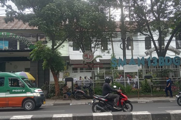 Foto: Sengketa Lahan SMAN 13 Bandung Memanas, Aktivitas Belajar Sempat Terancam | Pifa Net