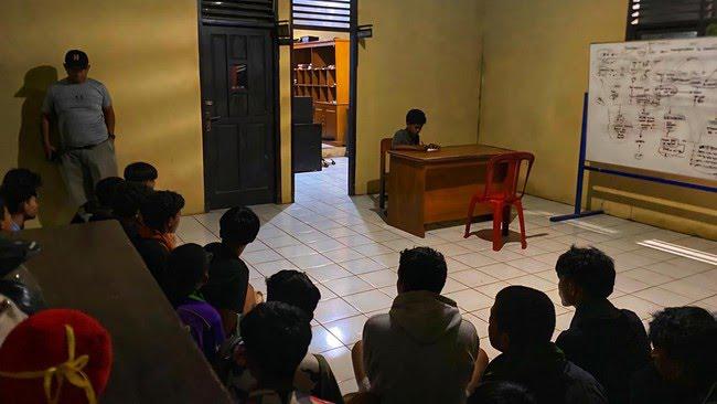 Foto: Polisi Sukses Cegah Tawuran Perang Sarung, Puluhan Remaja Diamankan di Cibitung Sukabumi | Pifa Net