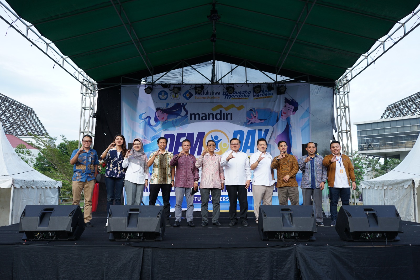 Foto: Demo Day Khatulistiwa Business Academy 2024 Dibuka, Digelar hingga 8 Desember di Halaman Rektorat Untan | Pifa Net