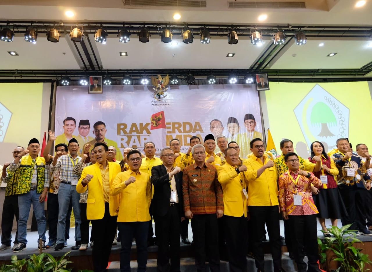 Momen kebersamaan Calon Gubernur Kalbar nomor urut 1, Sutarmidji dengan Ketua DPD Golkar Kalbar, Maman Abdurrahman yang kini ditunjuk Presiden Prabowo Subianto sebagai Menteri UMKM dalam Kabinet Merah