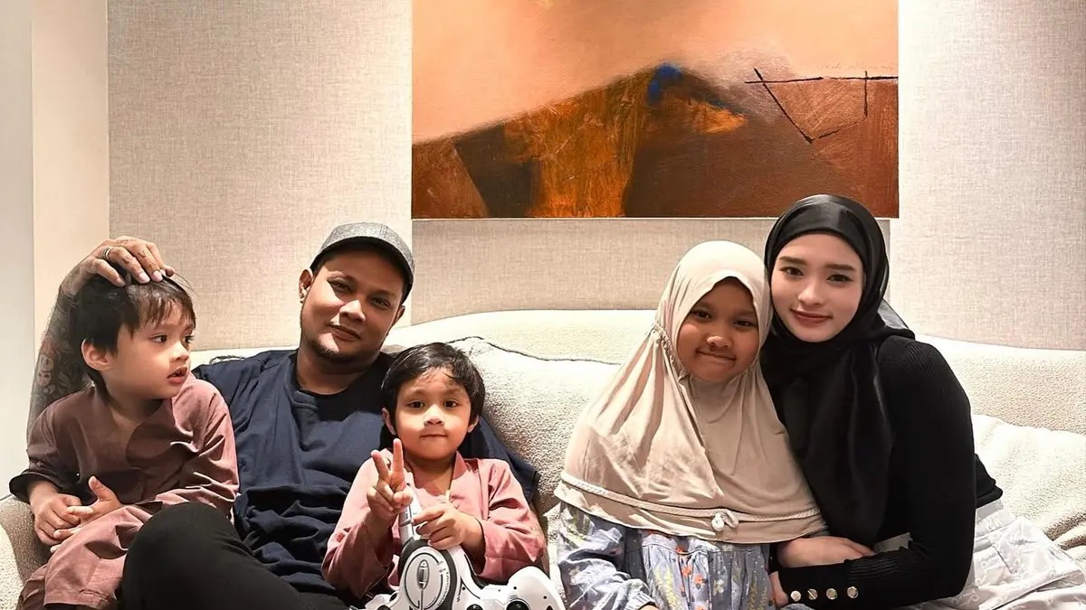 Foto: Inara Rusli dan Virgoun Berdamai, Rencanakan Bukber Demi Anak-anak | Pifa Net