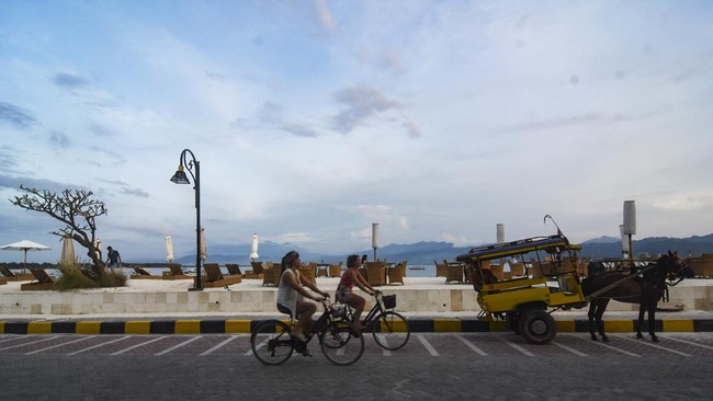Foto: DPR Soroti Kinerja Kemenpar, RI Disebut Tertinggal dalam Kunjungan Wisman ASEAN | Pifa Net