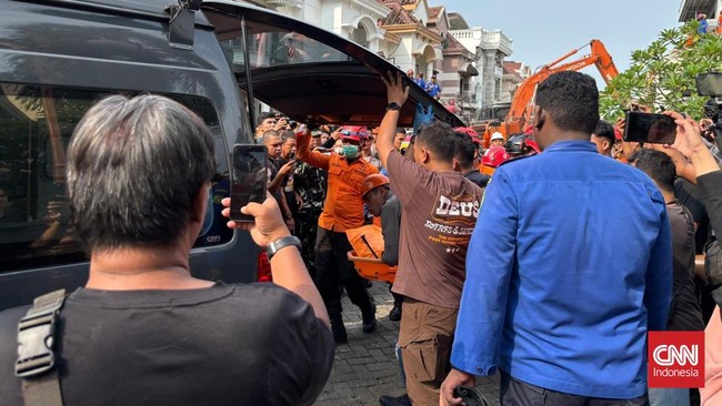 Foto: Tiga Korban Ledakan Rumah di Grand Polonia Medan Ditemukan Tewas, Total Korban Meninggal Jadi Tiga | Pifa Net
