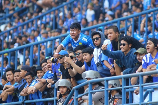 Foto: Persib Tantang Persis di Solo, Bobotoh Diminta Taat Aturan Larangan Suporter Tamu | Pifa Net