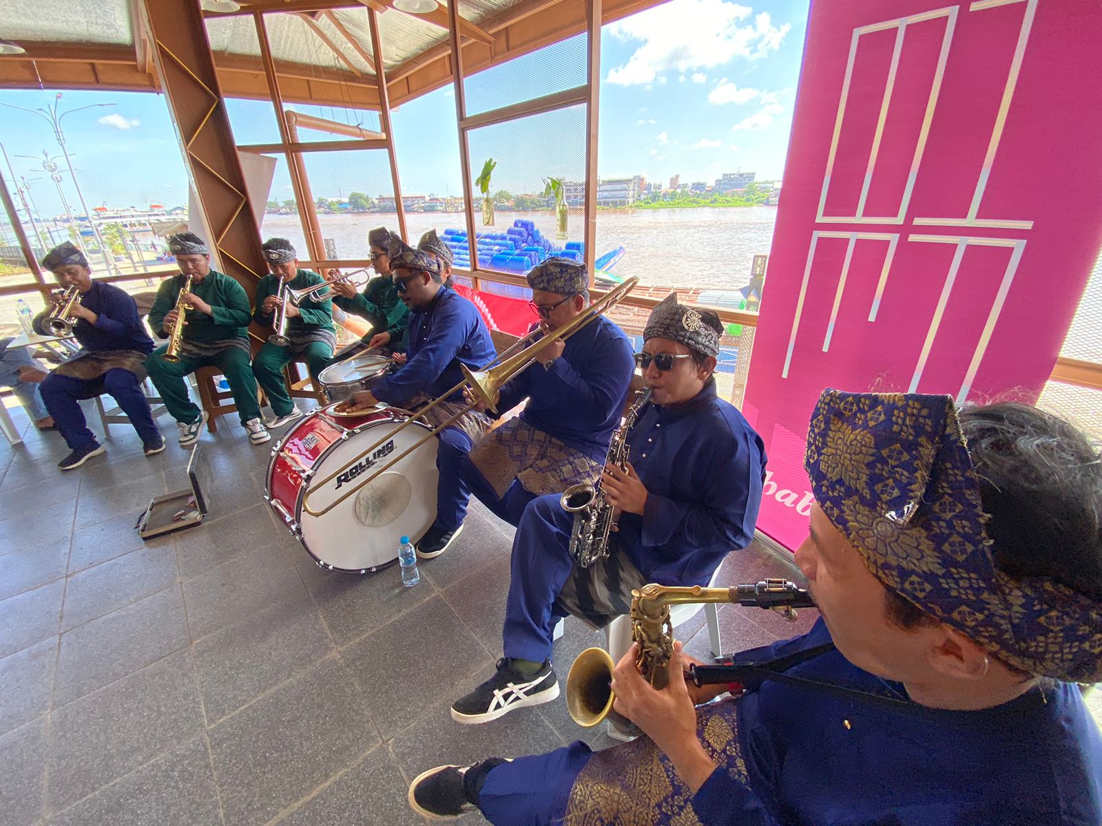 Foto: Tanjidor Sumber Rejeki, Terus Hidupkan Warisan Musik Pontianak dengan Gaya Baru | Pifa Net
