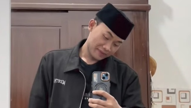 Foto: Maman Imanulhaq Kritik Keras Perilaku Gus Elham yang Ciumi Anak-anak | Pifa Net