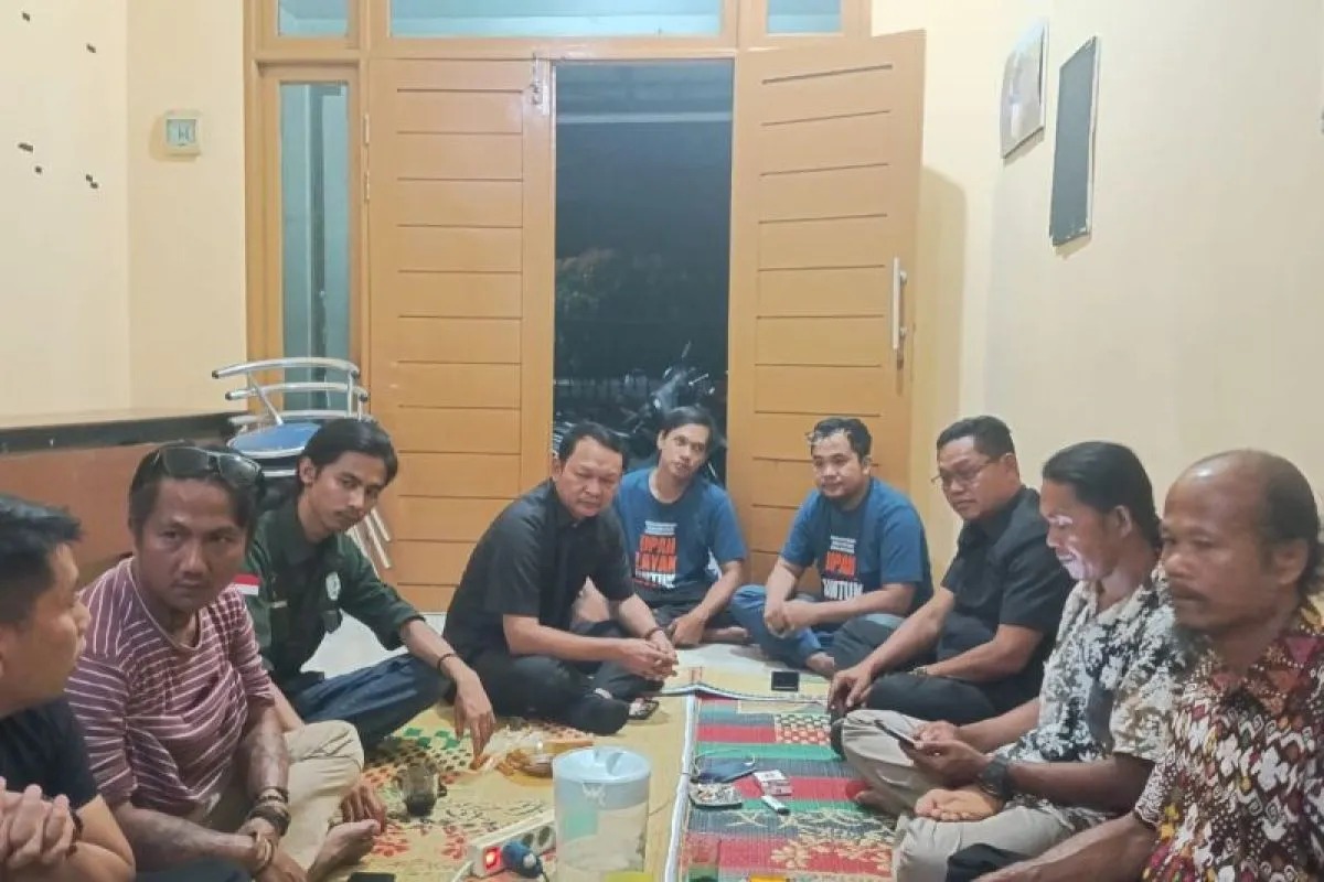 Foto: Aktivis Adat Tarsisius Fendy Sesupi Diduga Dikriminalisasi, Masyarakat Sipil Kalbar Desak Polisi Hentikan Pemanggilan | Pifa Net