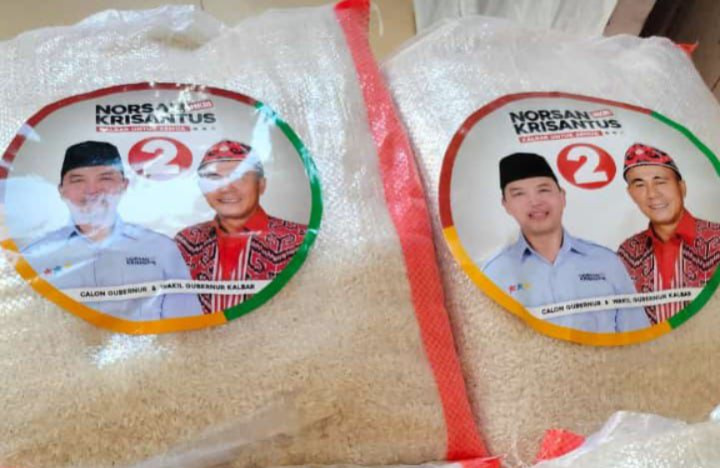 Foto: Beras Berstiker Norsan-Krisantus Ditemukan di Sambas, Relawan Midji-Didi Laporkan Dugaan Pelanggaran | Pifa Net