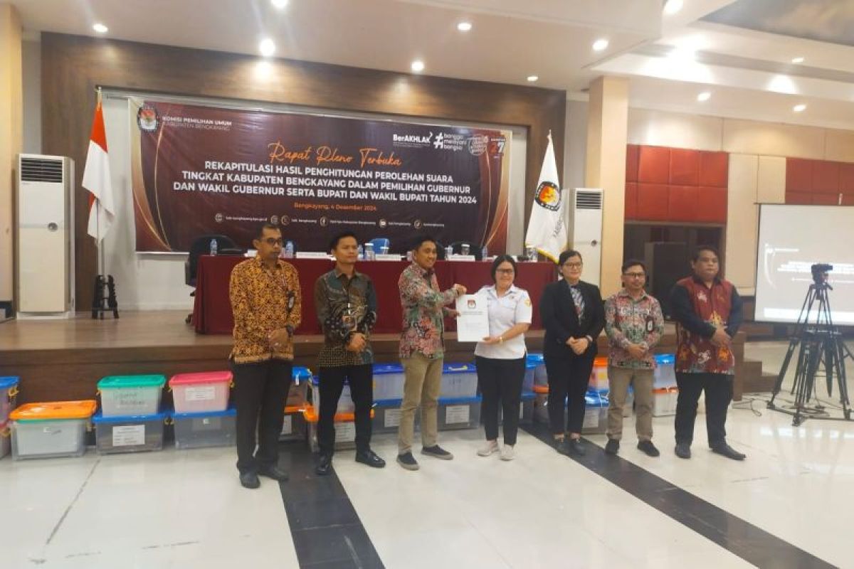Foto: Hasil Pilkada Bengkayang 2024: Pasangan Sebastianus Darwis-Syamsul Rizal Unggul Lawan Kotak Kosong | Pifa Net