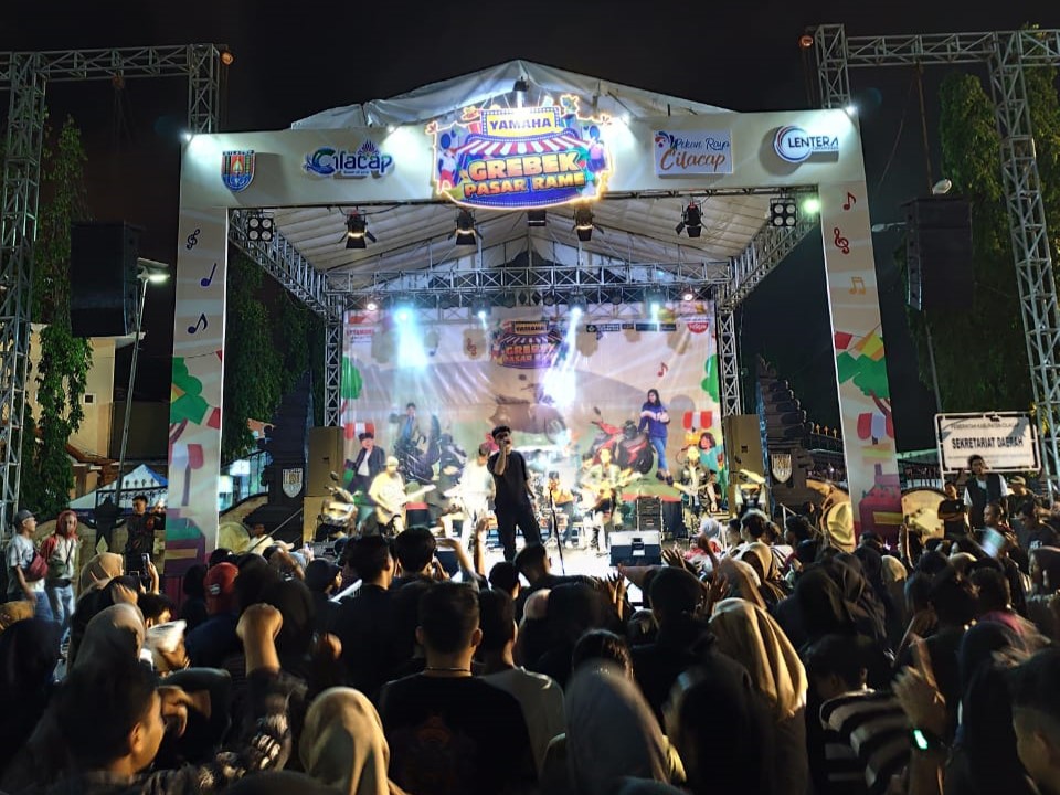 Foto: Tutup Kemeriahannya di Cilacap, Yamaha Grebek Pasar Rame Ajak Para Pelaku UMKM Full Gaspol Sambut 2025 Bersama Generasi 125 Yamaha | Pifa Net