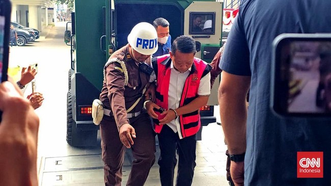 Foto: 10 Jam Diperiksa, Febrie Adriansyah Dicecar 50 Pertanyaan Kasus TPPU | Pifa Net