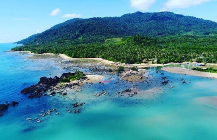 Pantai Temajuk. (instagram/@destriadi_yunas_jumasani)