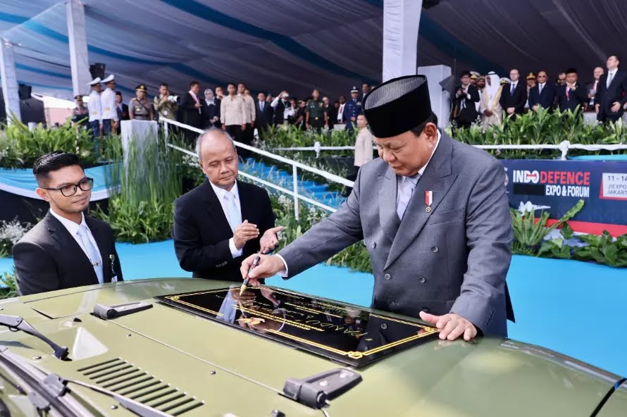 Foto: Prabowo Resmikan Mobil Taktis Listrik 'Pandu' Maung MV3 Buatan Pindad | Pifa Net