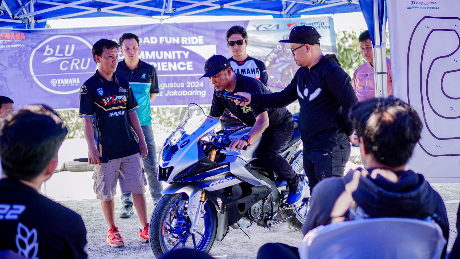 Foto: Pertama Kali Jajal R15 Connected Series di Sirkuit Trabaz Jakabaring, Bikers di Palembang Dapat Pengalaman Berbeda  | Pifa Net