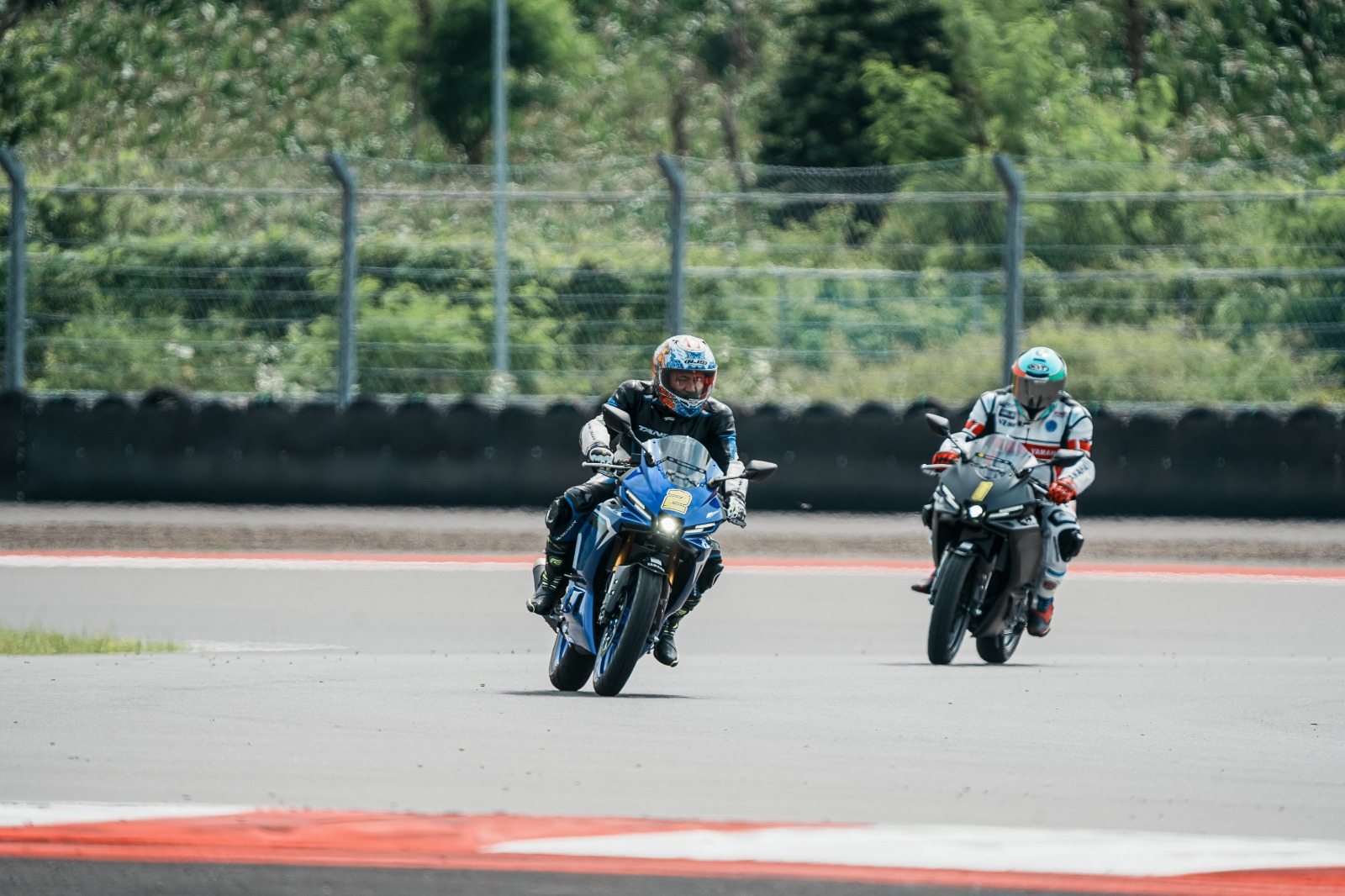 Foto: Bawa Serangkaian Upgrade Inovatif, Yamaha R25 2025 Semakin Kental dengan Spirit R World Series | Pifa Net