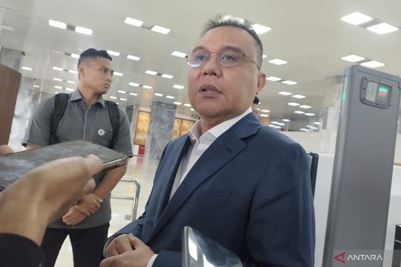 Wakil Ketua DPR RI Sufmi Dasco Ahmad di kompleks parlemen, Jakarta, Senin (19/1/2026). ANTARA/Bagus Ahmad Rizaldi