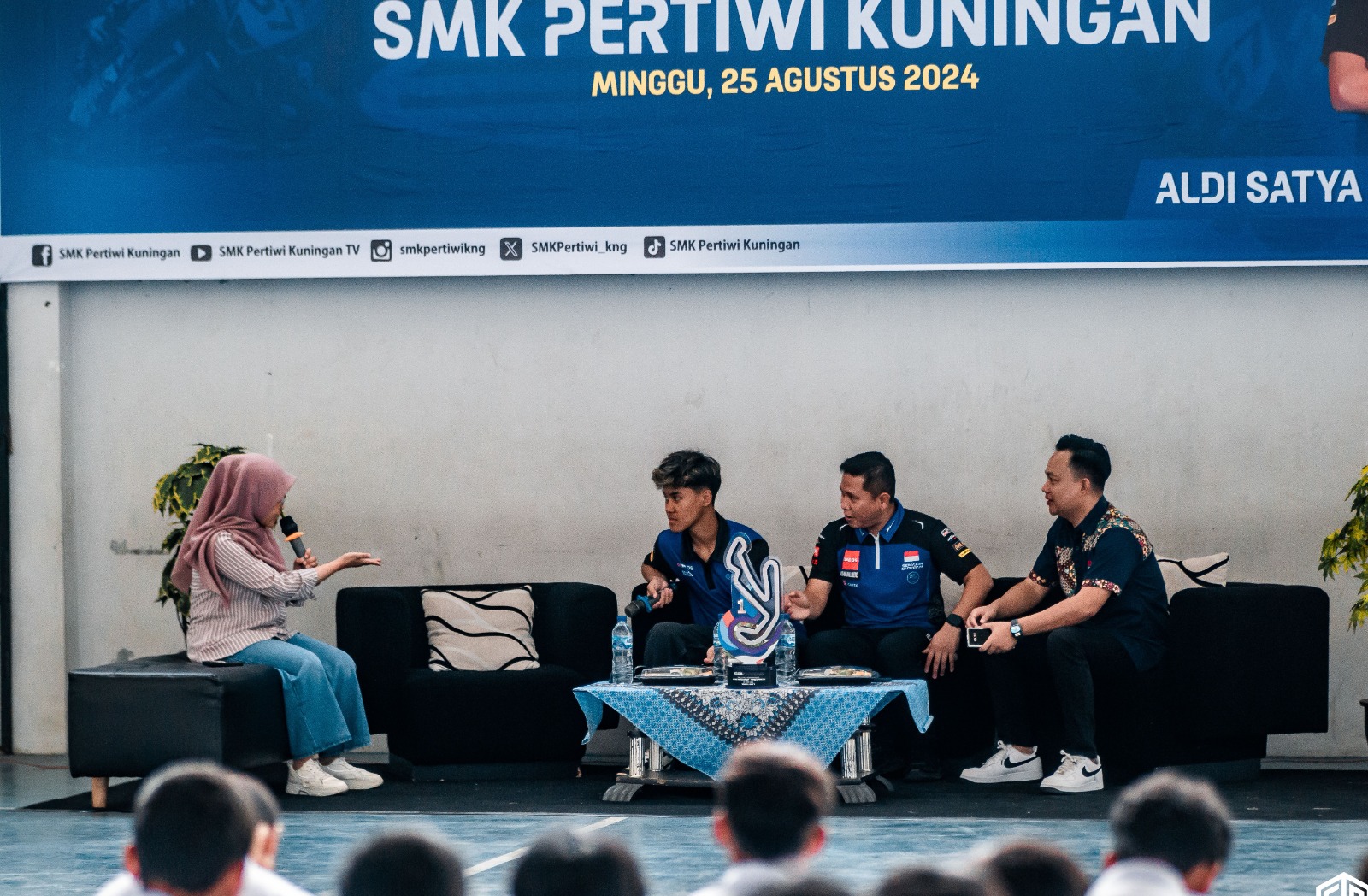 Foto: Coaching Clinic Aldi Satya Mahendra di SMK Pertiwi Kuningan, Wujudkan Mimpi Jadi Juara Pakai Yamaha R25  | Pifa Net