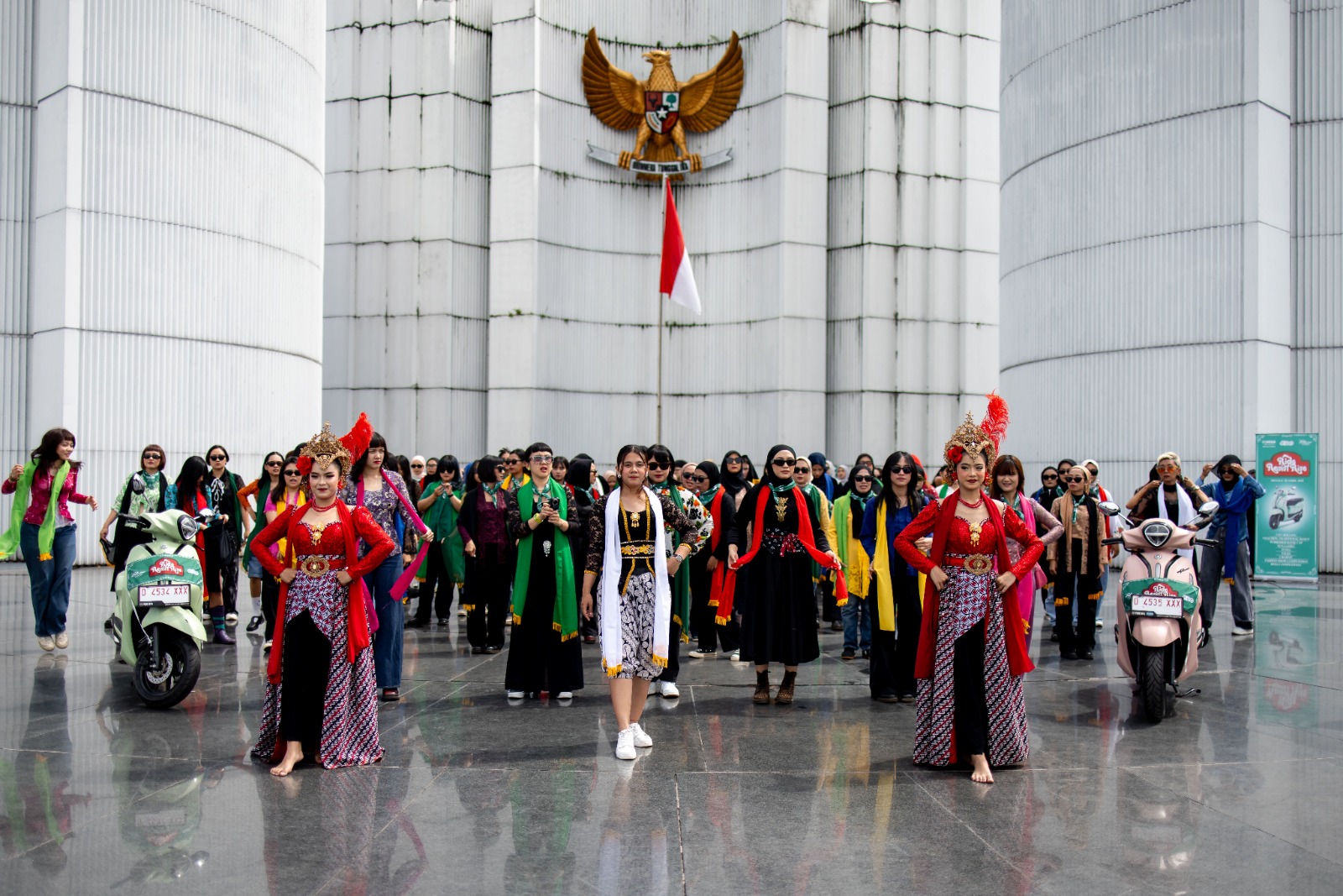 Foto: Rayakan Hari Kartini Bareng-bareng! Ratusan Pengendara Wanita Riding Bareng Pakai Grand Filano Hybrid Dengan Outfit Kebaya | Pifa Net