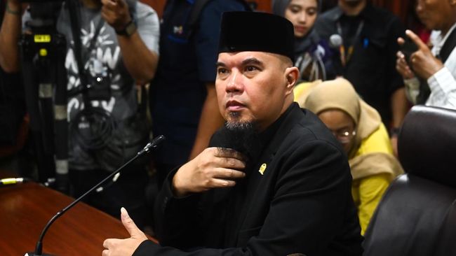 Ahmad Dhani Datangi Polisi setelah Akun Instagram Mendadak Hilang. Antara