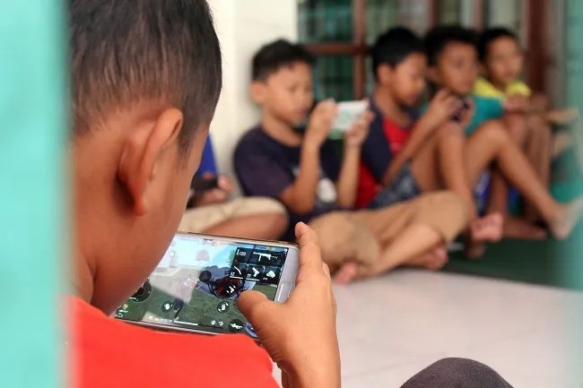 Foto: Waspadai Tantrum karena Gawai, Psikolog: Bisa Jadi Tanda Awal Anak Kecanduan | Pifa Net