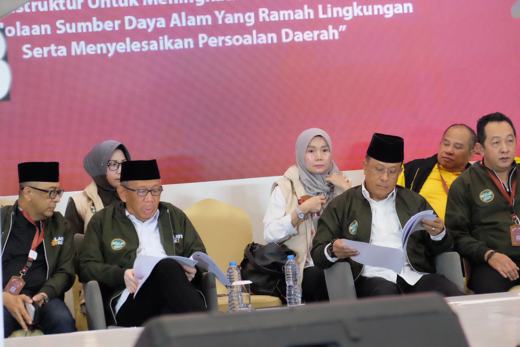 Foto: Sutarmidji-Didi Haryono Tampil Elegan dalam Debat Publik Kedua, Fokus pada Pembangunan Infrastruktur | Pifa Net