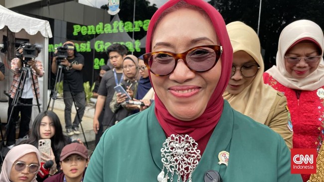 Foto: Menteri PPPA Minta Maaf soal Usul Gerbong KRL Wanita Dipindah ke Tengah | Pifa Net