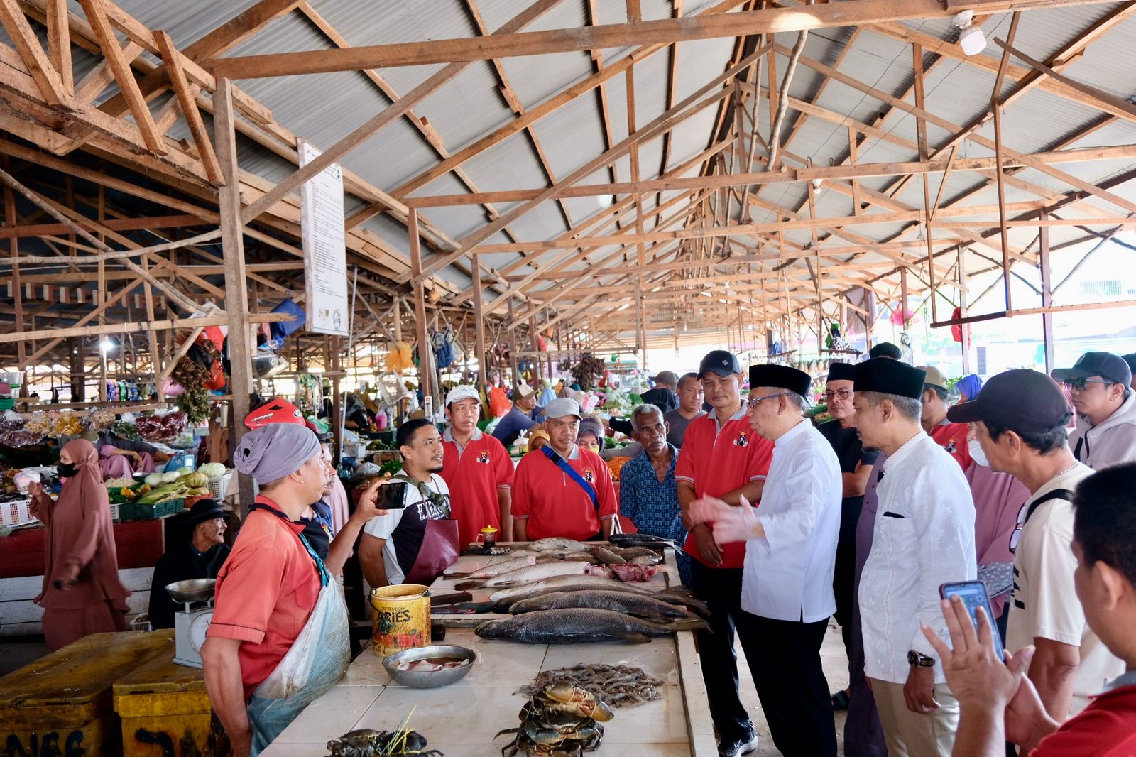 Foto: Sutarmidji Blusukan ke Pasar Tradisional, Pedagang Ketapang Dukung Kembali Jadi Gubernur | Pifa Net