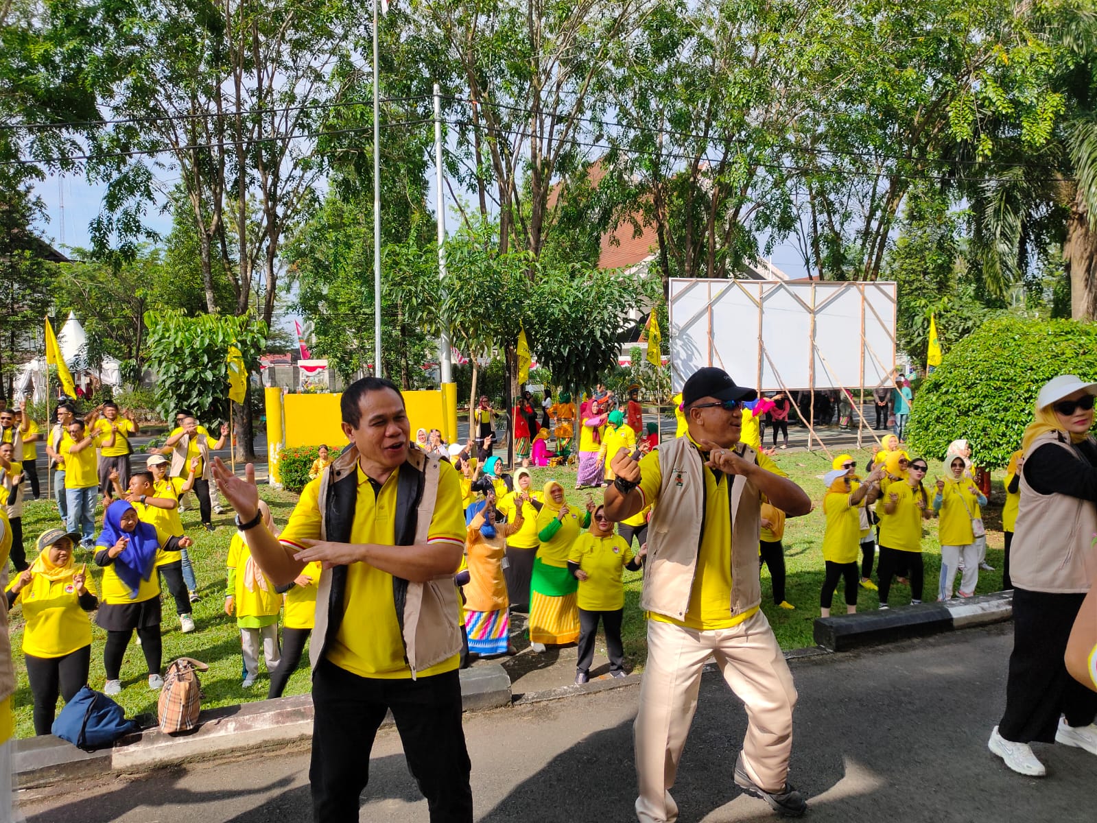 Foto: Didi Haryono Hadiri Syukuran HUT Golkar ke-60, Disuntik Semangat untuk Menangkan Pilgub Kalbar | Pifa Net