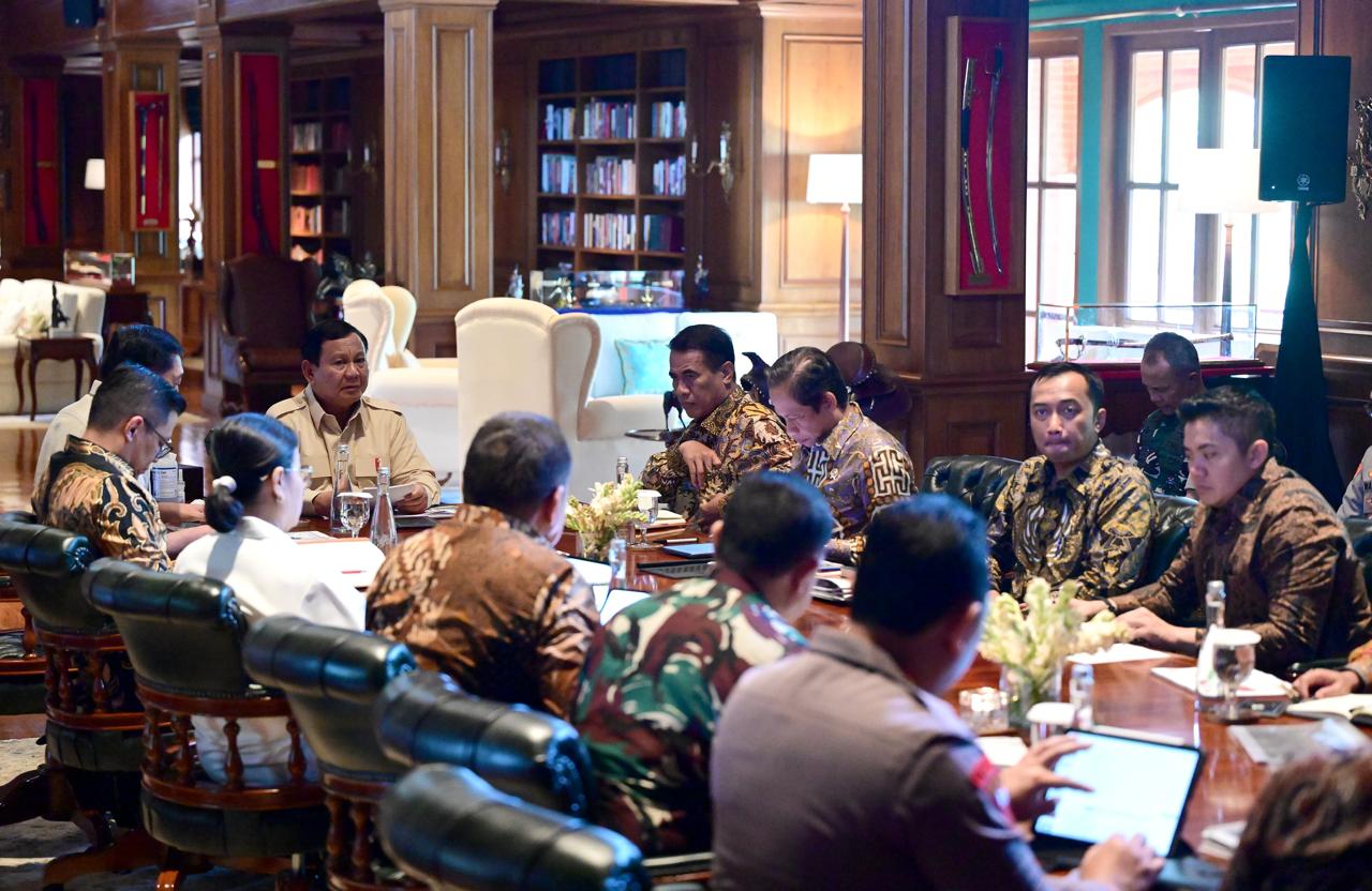 Foto: Prabowo Gelar Rapat Terbatas Bahas Penataan Lahan Perkebunan Sawit | Pifa Net