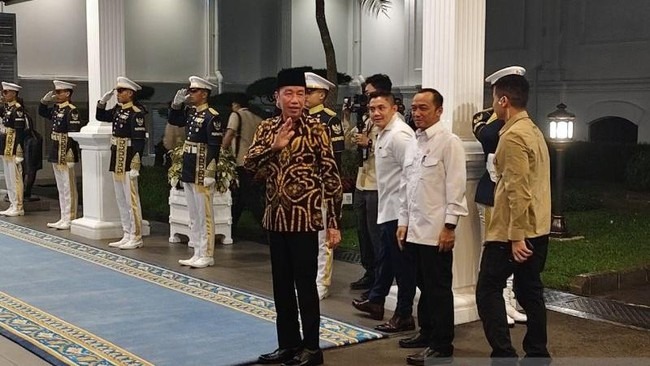Foto: Jokowi Ungkap Isi Pertemuan Prabowo dengan Tokoh Bangsa di Istana | Pifa Net