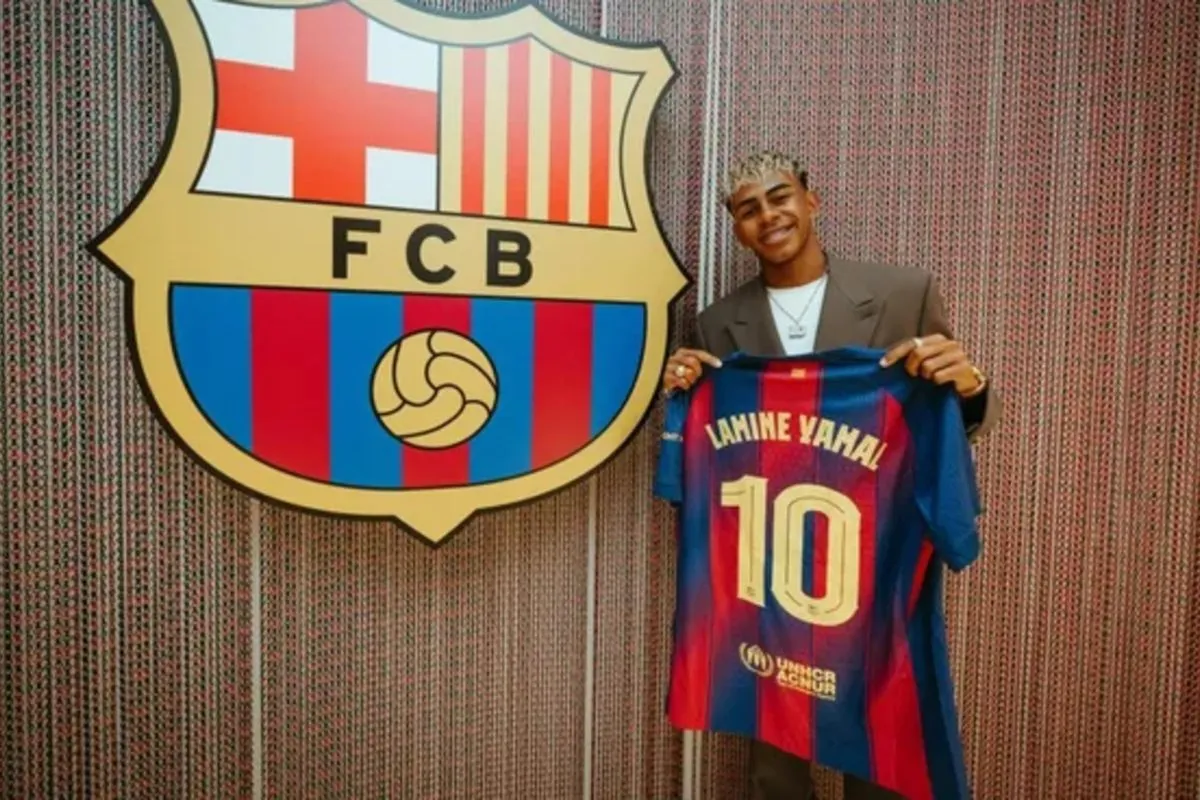 Foto: Perpanjang Kontrak hingga 2031, Lamine Yamal Targetkan Bawa Barcelona Raih Lebih Banyak Kemenangan | Pifa Net