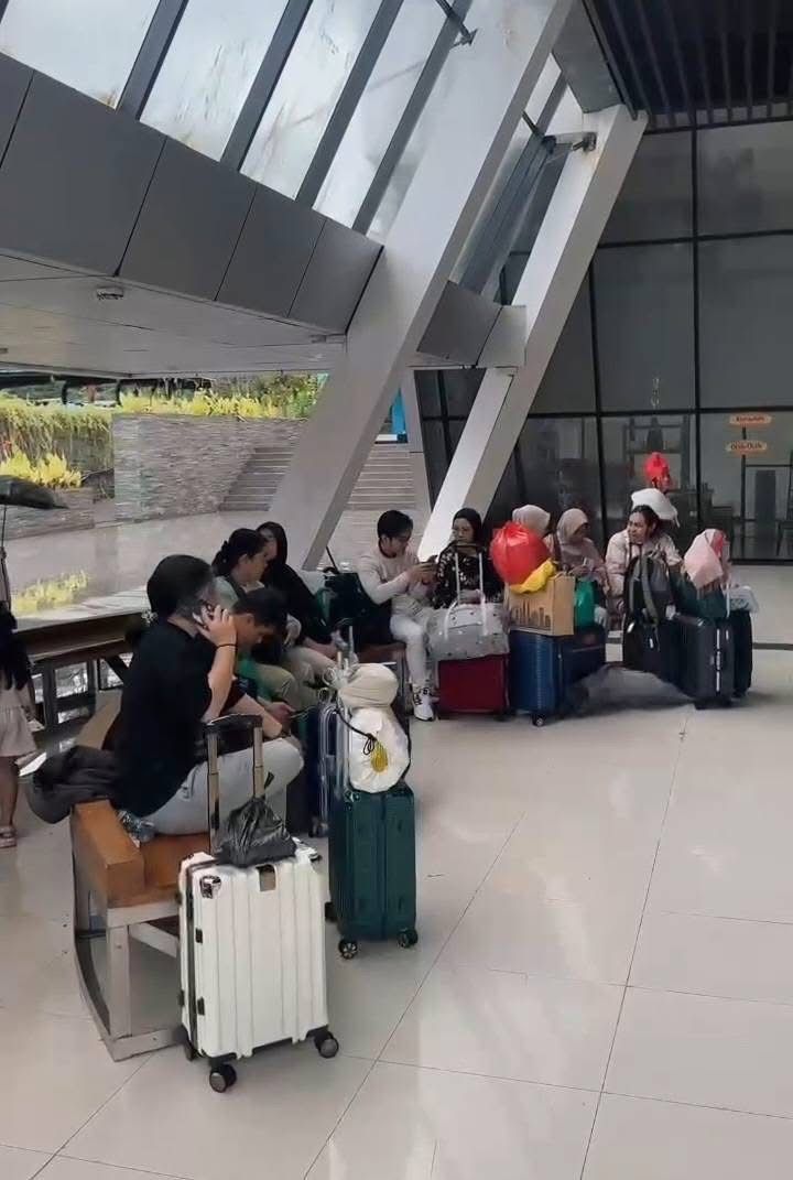 Foto: Banjir Putus Jalan Lintas Negara Malaysia-Indonesia, Ratusan Pelancong Terjebak di PLBN Entikong | Pifa Net