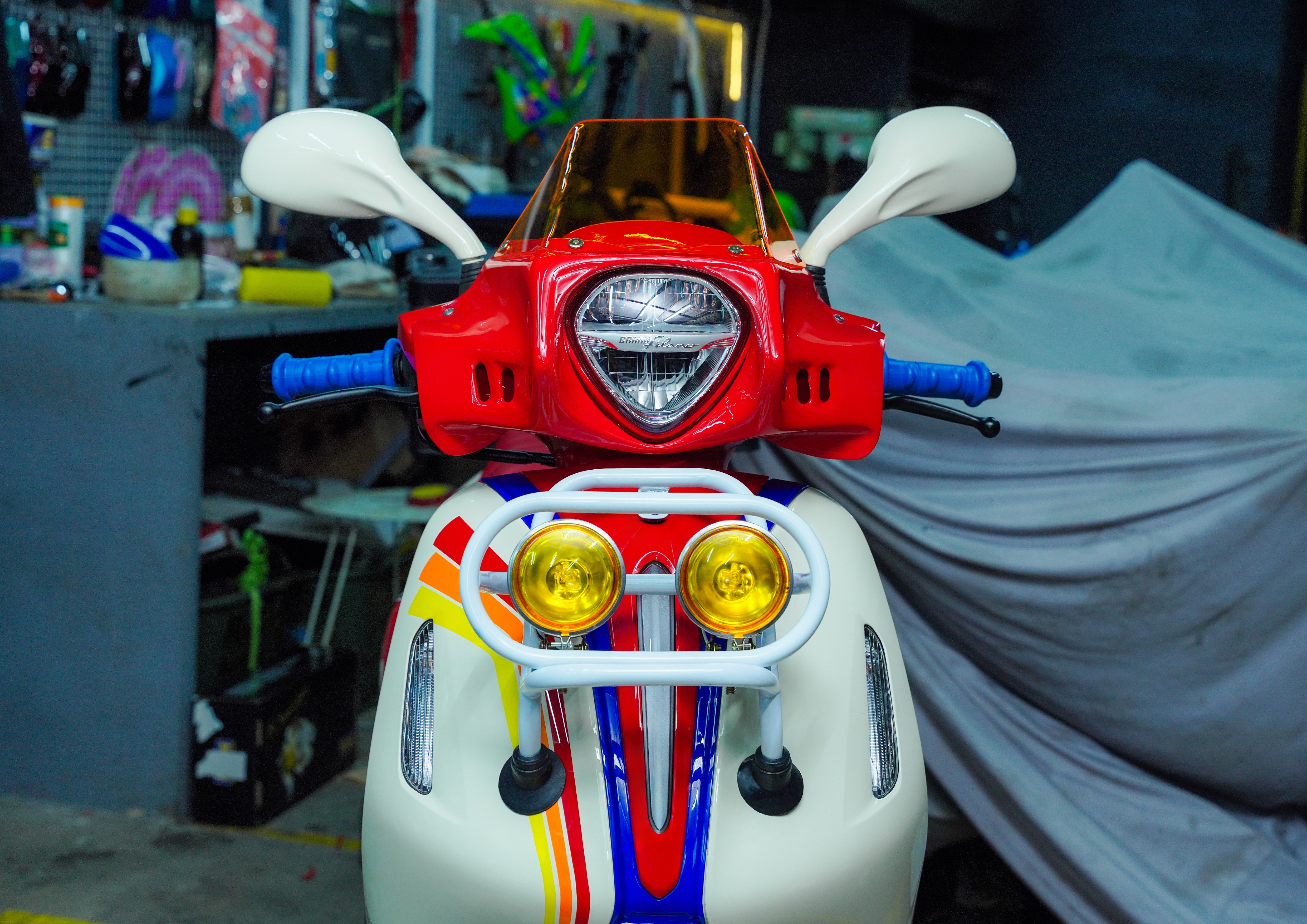 Foto: Grand Filano Hybrid Bergaya Vintage Rally, Modifikasi Khas Maison Moto yang Auto Curi Perhatian | Pifa Net