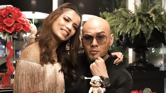 Foto: Sabrina Chairunnisa Resmi Gugat Cerai Deddy Corbuzier, Akhiri Tiga Tahun Pernikahan | Pifa Net