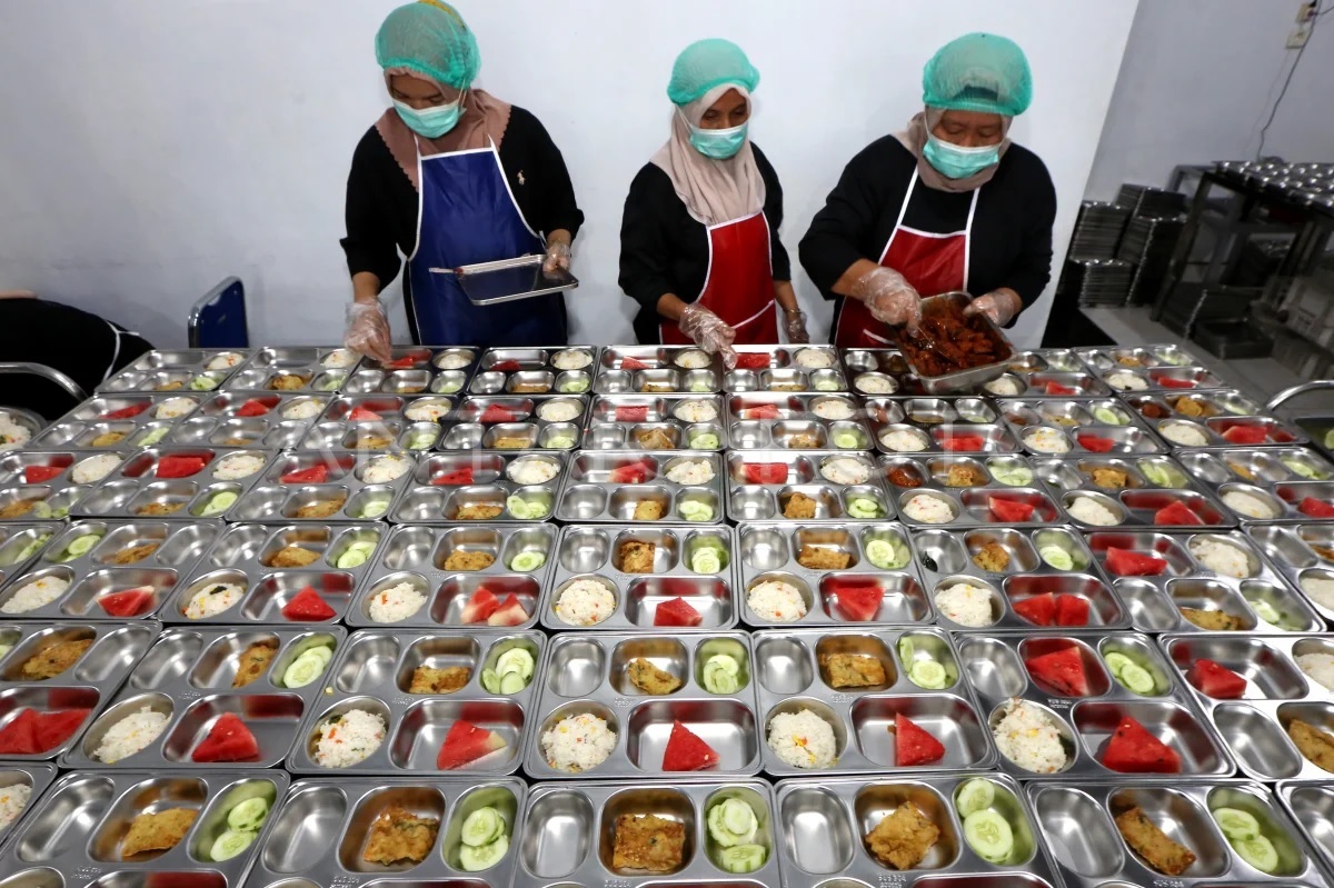 Makan Bergizi Gratis (MBG). (ANTARA FOTO/Irwansyah Putra)tom.
