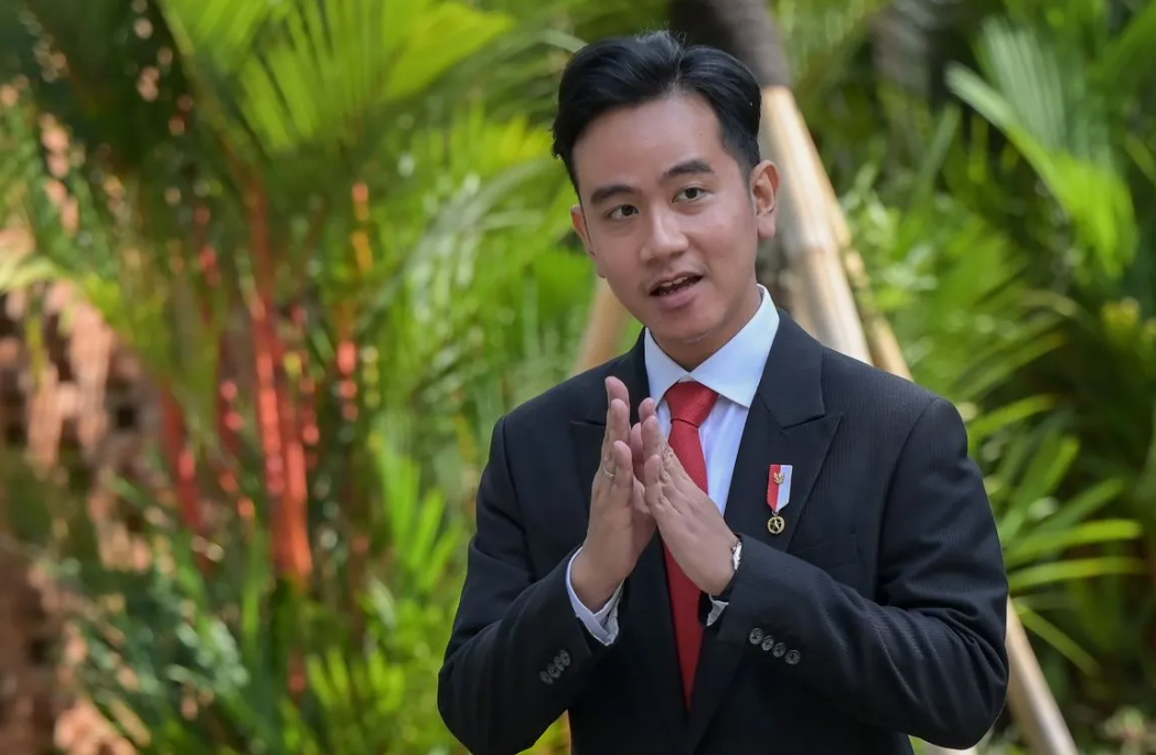 Foto:   3 Mahasiswa Ditangkap usai Bentangkan Poster Omon-omon di Kunjungan Wapres Gibran | Pifa Net