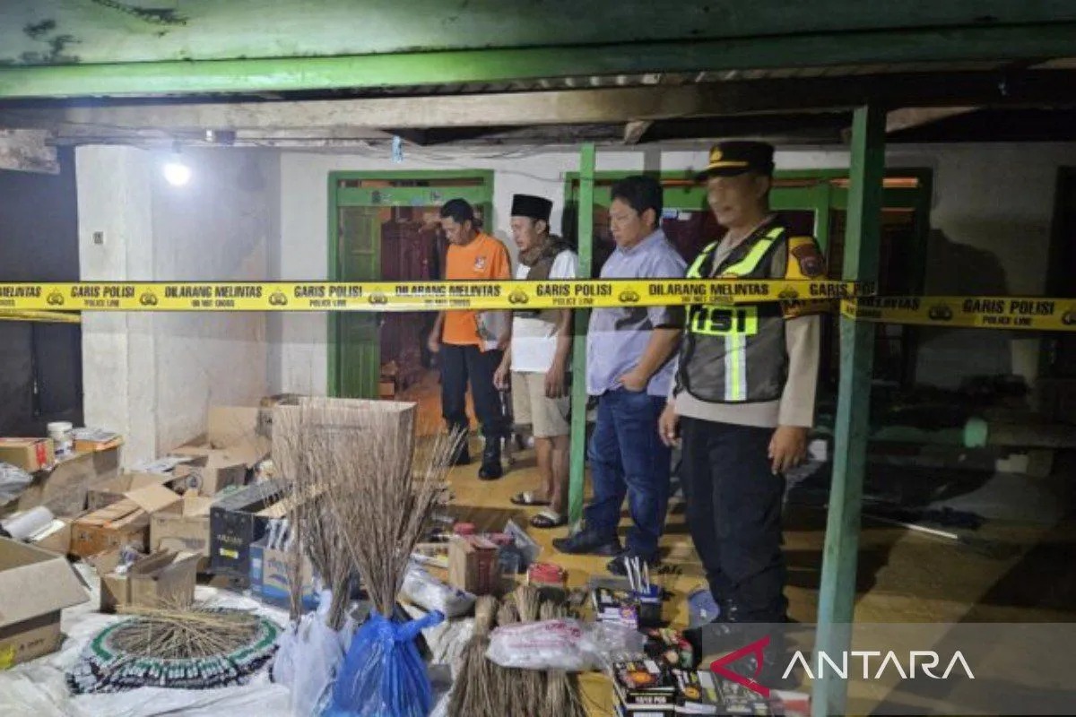 Foto: Polisi Bongkar Produksi Petasan Berdaya Ledak Tinggi, 1 Pelaku Ditangkap | Pifa Net